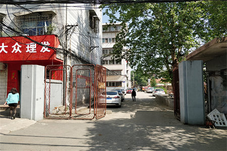 瑞阳维修公司宿舍2室2厅1卫90m2带院子简单装修出售